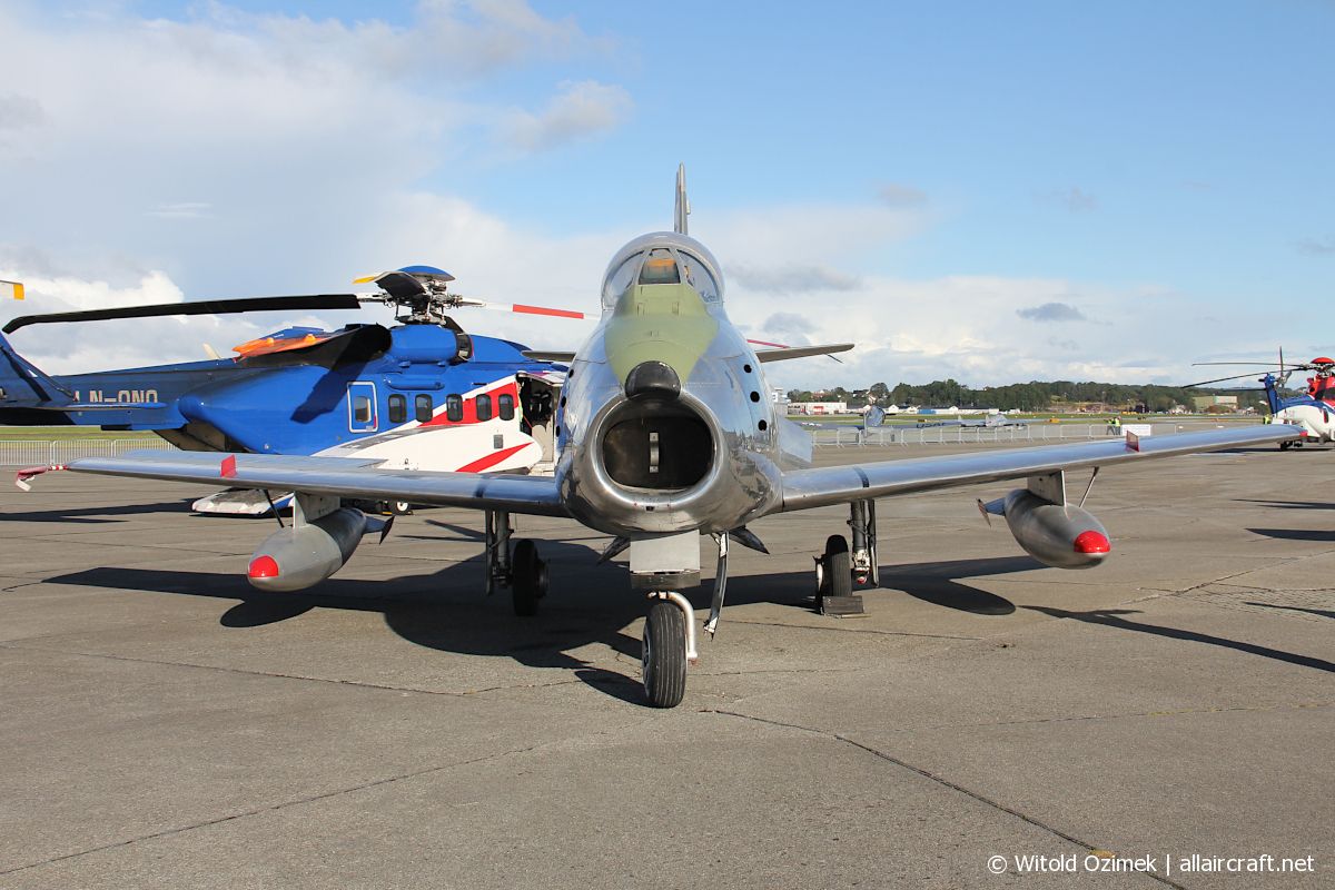 53-1082 (202-11) 1953 North American F-86F Sabre
