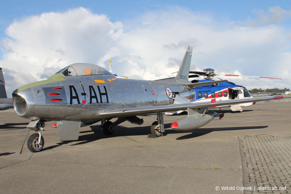 53-1082 (202-11) 1953 North American F-86F Sabre