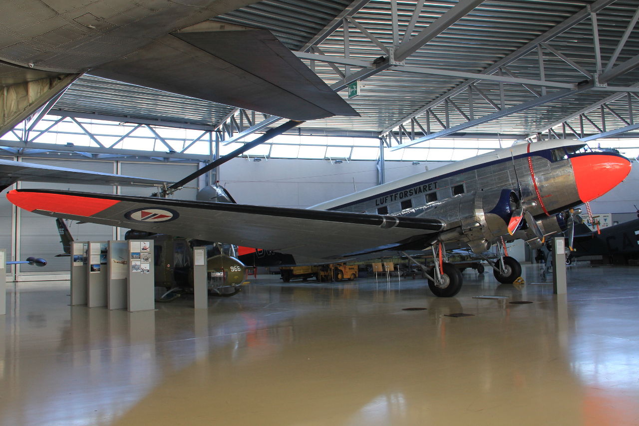 93797 · Douglas C-47A Skytrain · (OSL / ENGM)