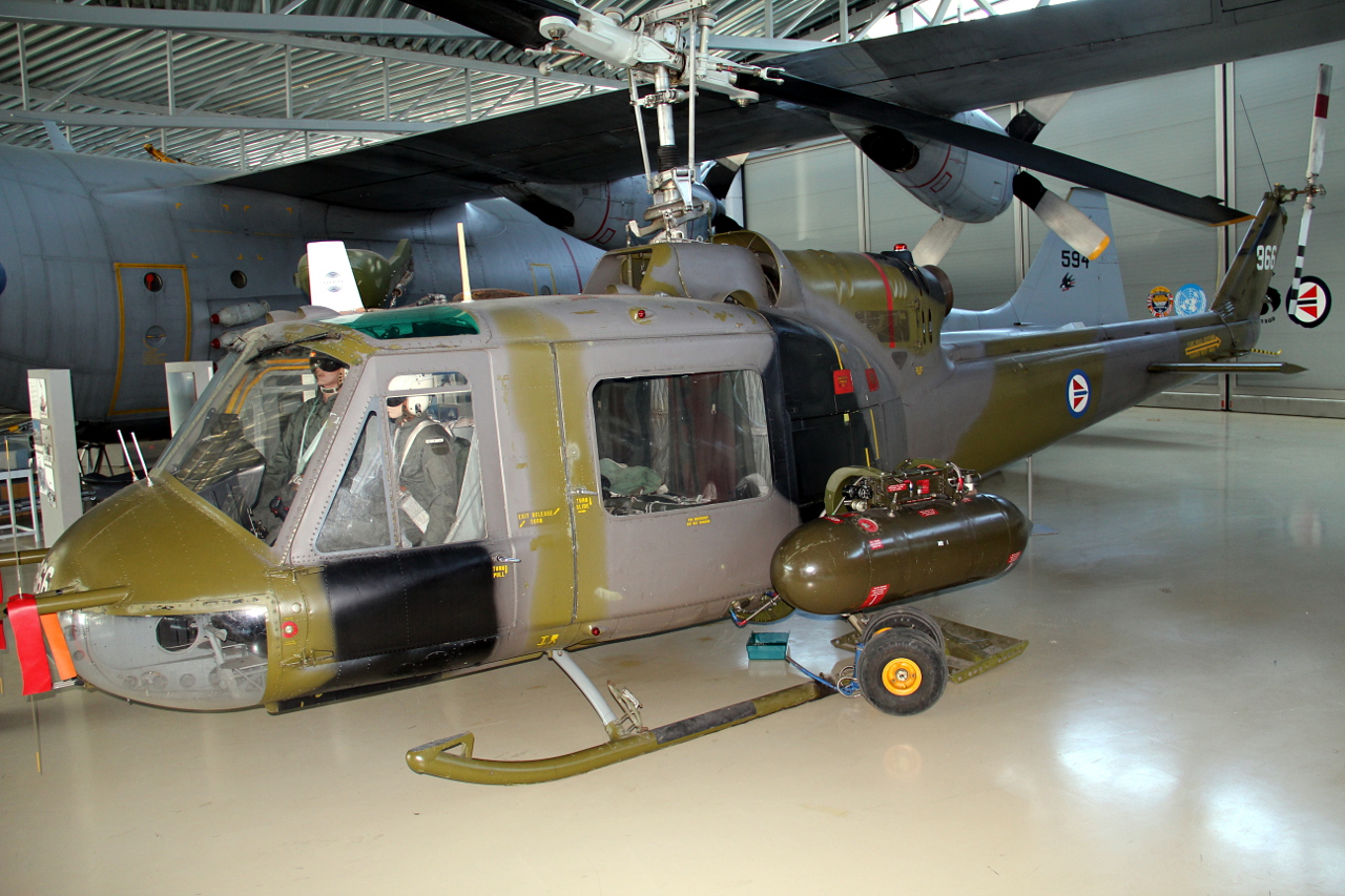 966, (cn 1090), Bell UH-1B Iroquois (204)