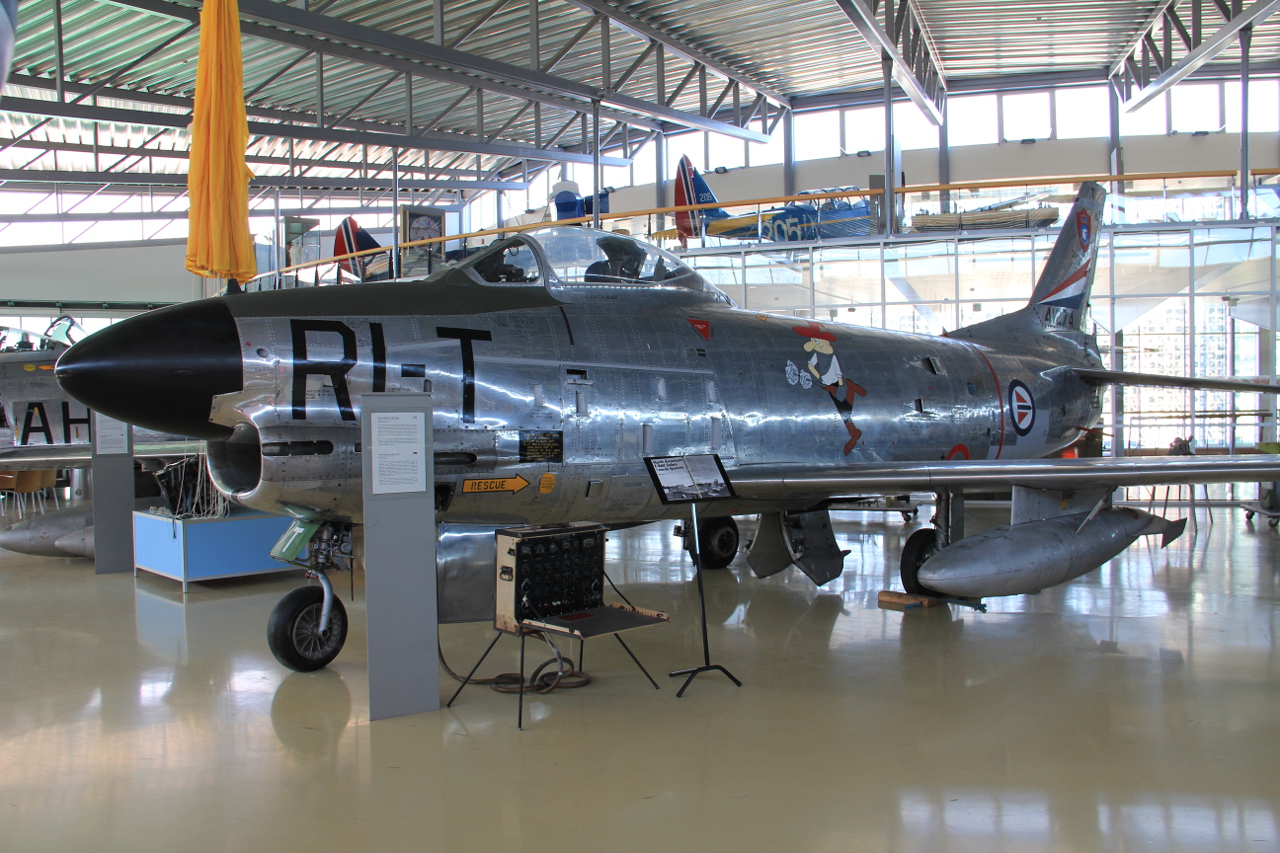 41274 (213-44) 1954 North American F-86K Sabre