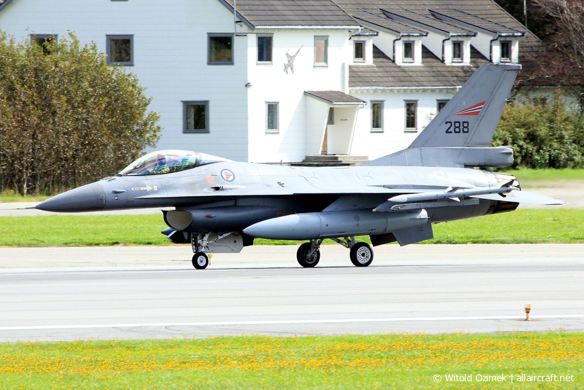 288 (6K-17) 1980 General Dynamics F-16AM
