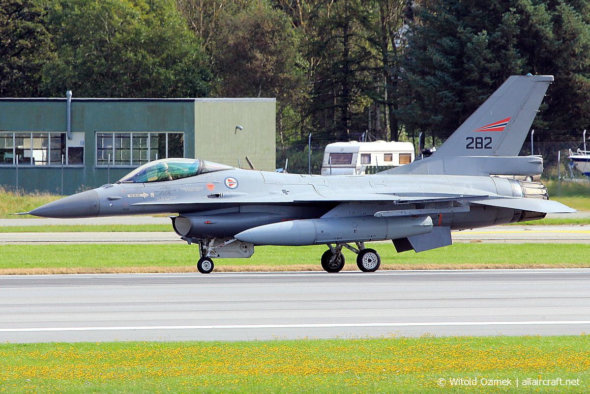 282 (6K-11) 1980 General Dynamics F-16AM