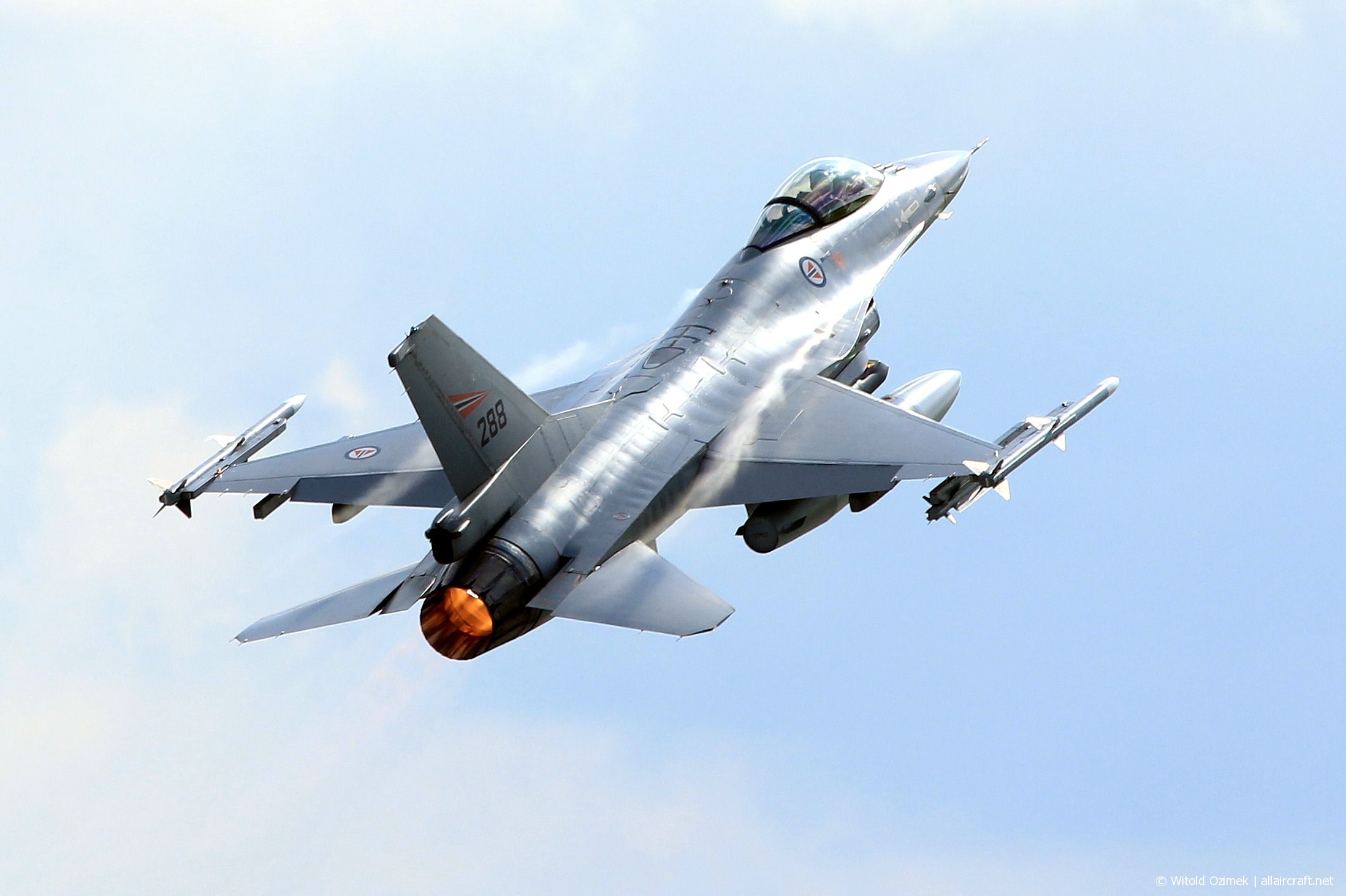 288 (6K-17) 1980 General Dynamics F-16AM