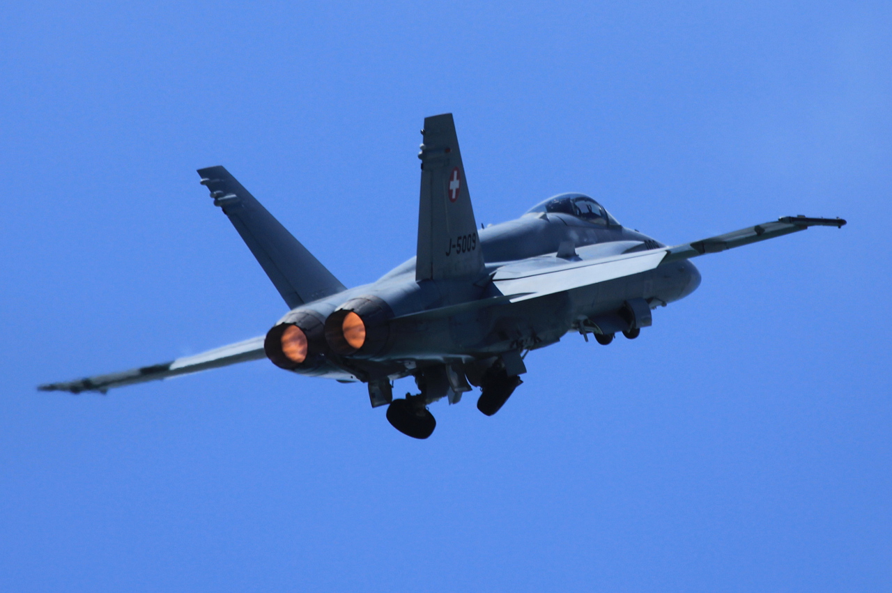J-5009 · McDonnell Douglas F/A-18C Hornet · -