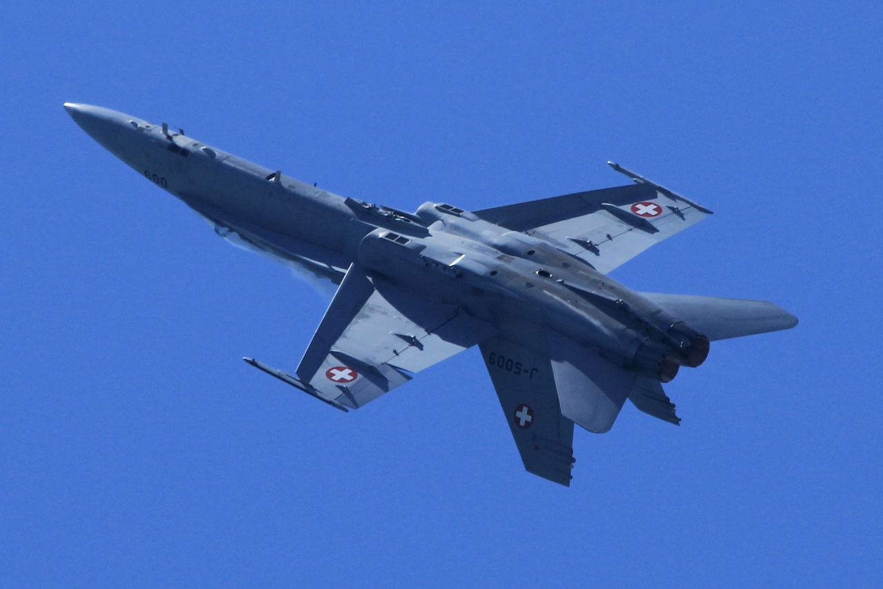 J-5009 · McDonnell Douglas F/A-18C Hornet · -