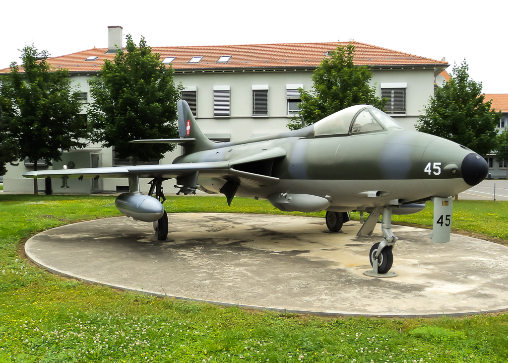 J-4045 (41H-697412) Hawker Hunter F58