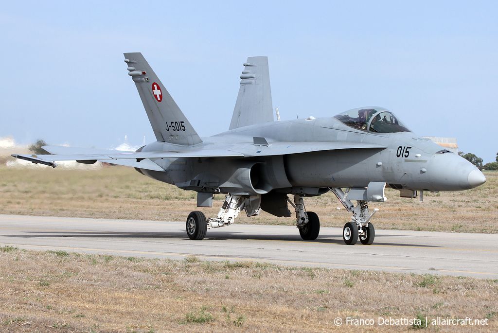 J-5015 (1361) 1998 McDonnell Douglas F/A-18C Hornet