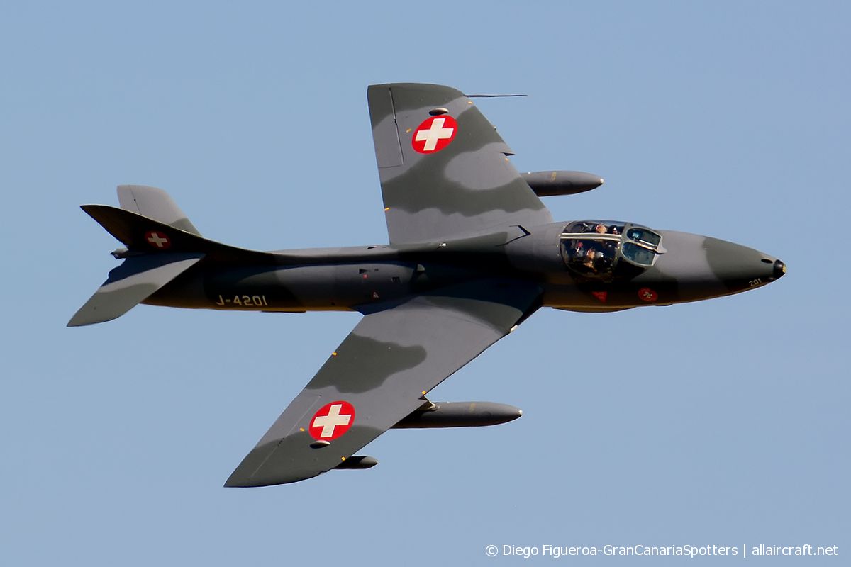 J-4201 (41H/670806) 1955 Hawker Hunter T68