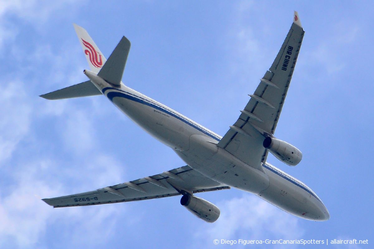 B-5925 · Airbus A330-243 · (BCN / LEBL)