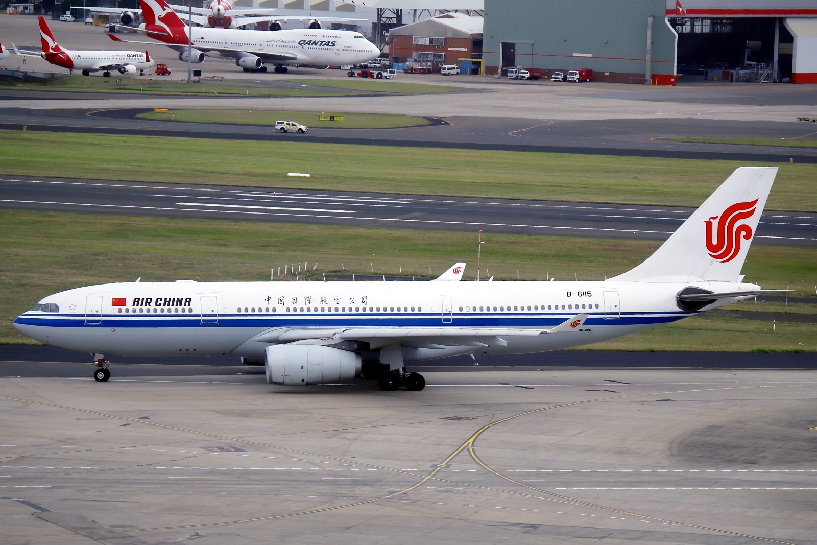 B-6115 · Airbus A330-243 · (SYD / YSSY)