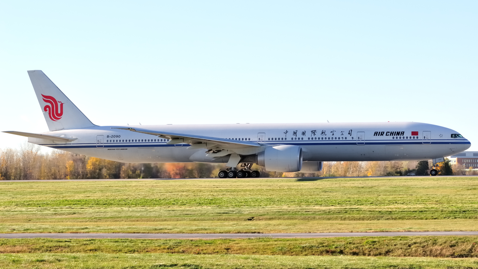 B-2090 · Boeing 777-39L/ER · (YUL / CYUL)
