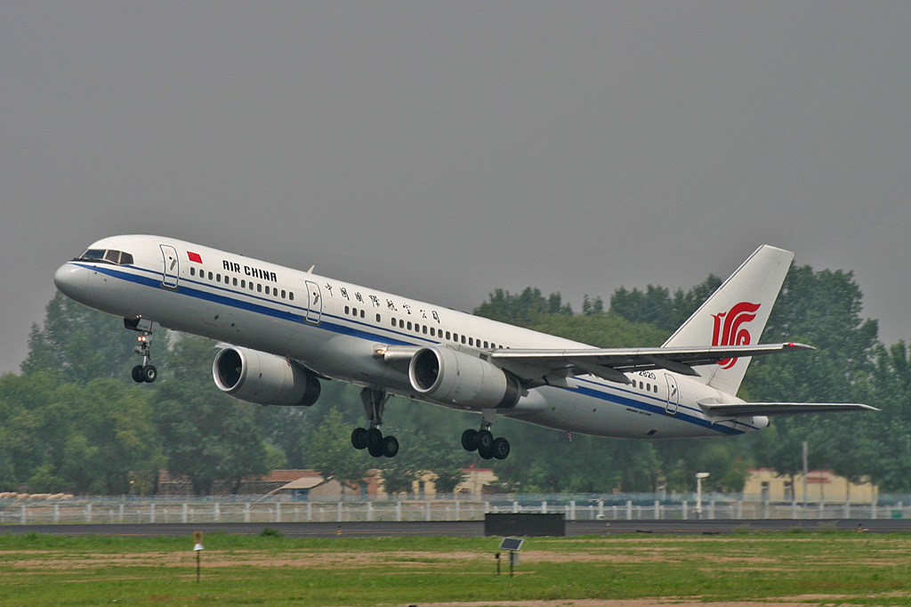 B-2820 (cn 25885) Boeing 757-2Z0