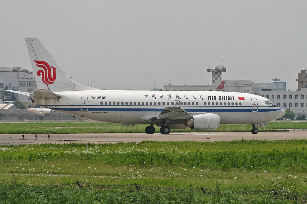 B-2590 · Boeing 737-3Z0 · (SHA / ZSSS)