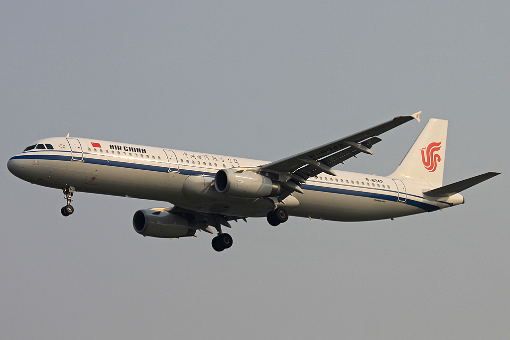 B-6942 · Airbus A321-232 · (PEK / ZBAA)