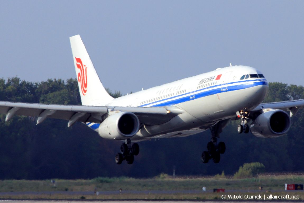 B-6533 · Airbus A330-243 · (FCO / LIRF)