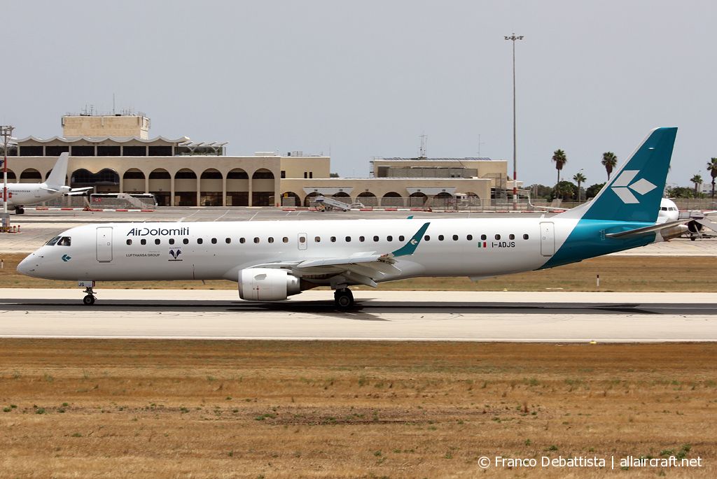 I-ADJS · Embraer 190-200LR · (MLA / LMML)