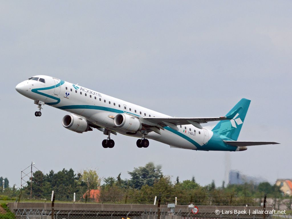 I-ADJT (19000606) 2013 Embraer 190-200LR