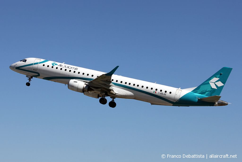 I-ADJU · Embraer 190-200LR · (MLA / LMML)