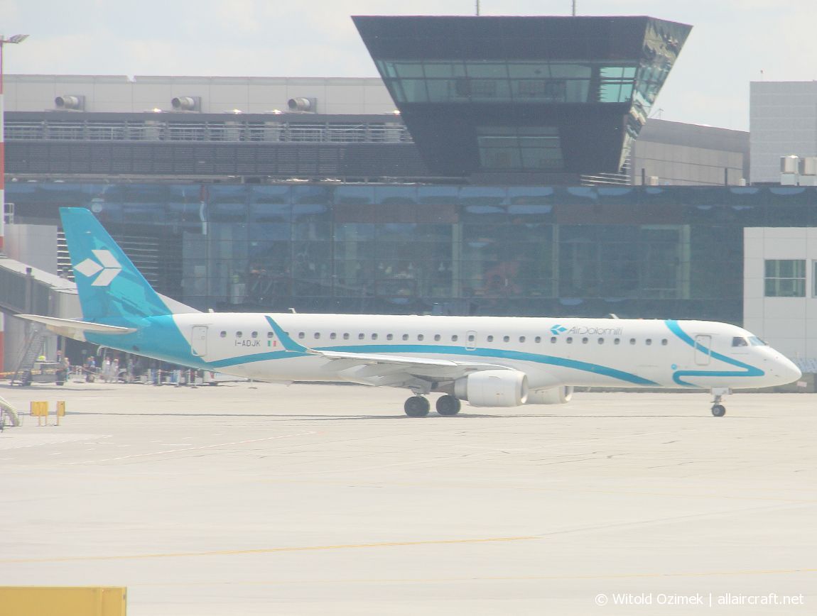 I-ADJK (cn 19000245) Embraer 190-200LR