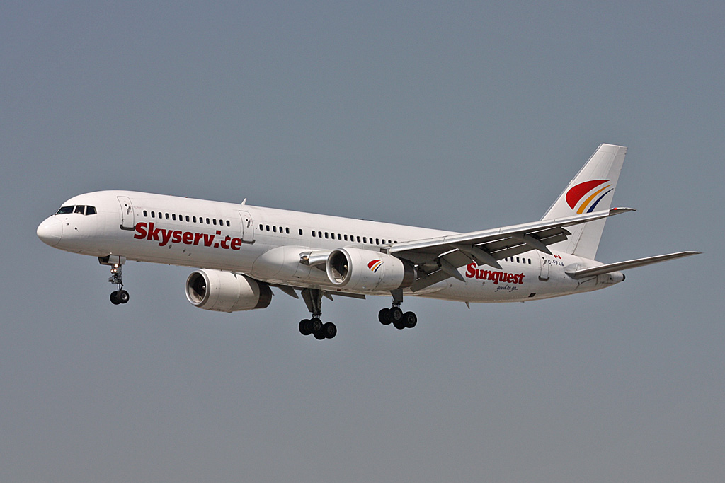 C-FFAN (28674) 1997 Boeing 757-21K