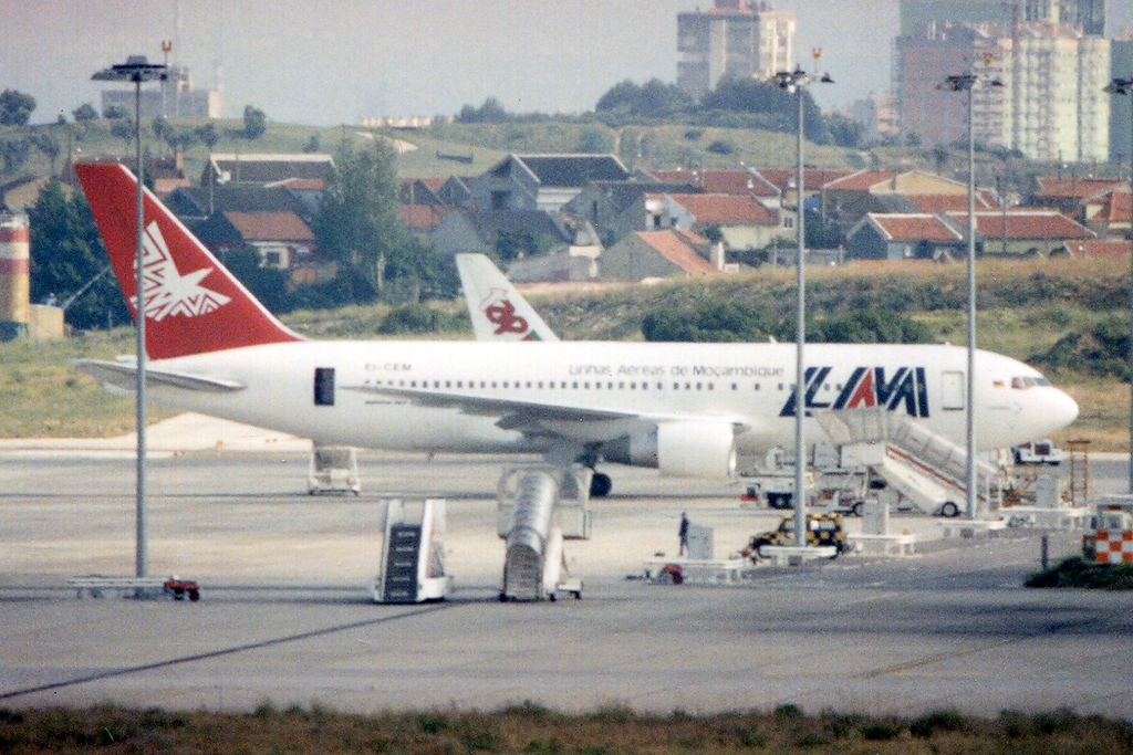 EI-CEM (25421) 1991 Boeing 767-2B1