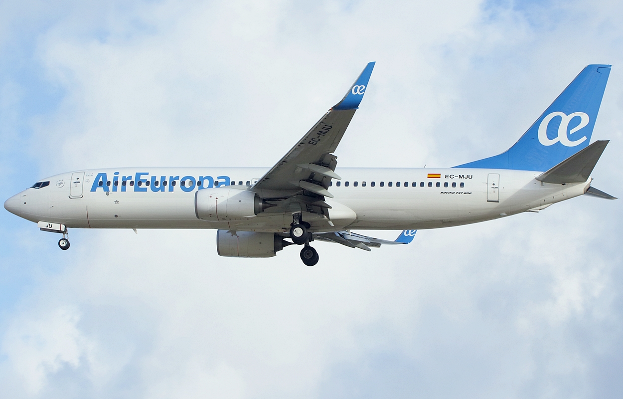 EC-MJU (cn 60584) Boeing 737-85P