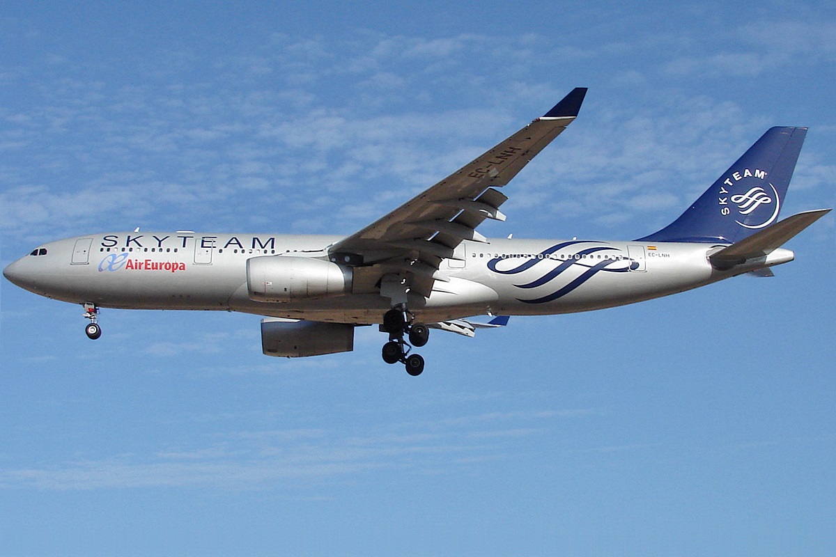 EC-LNH (551) 2003 Airbus A330-243