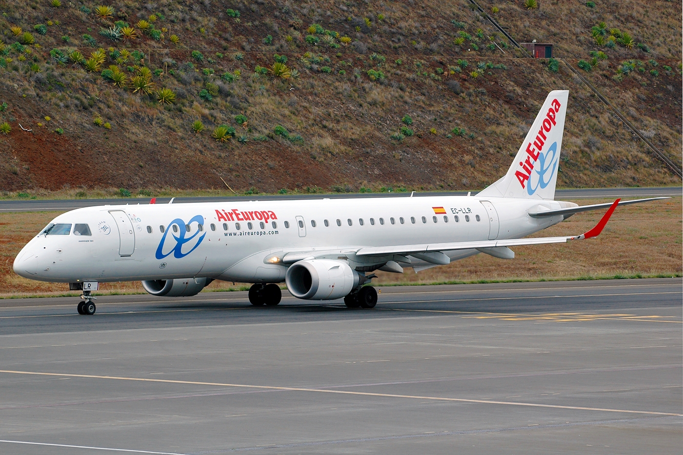 EC-LLR · Embraer 190-200LR · (FNC / LPMA)