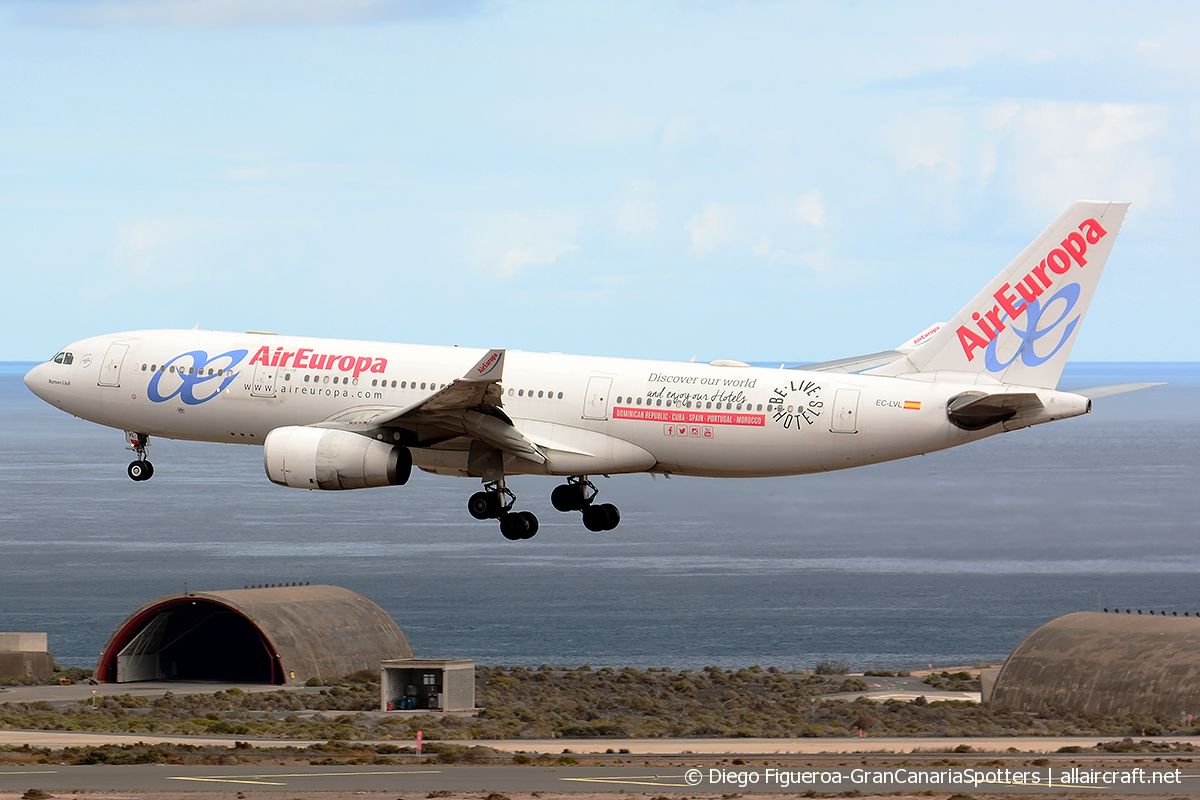 EC-LVL (461) 2002 Airbus A330-243