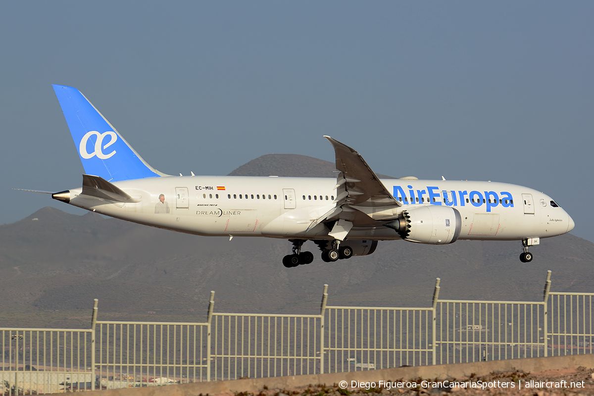 EC-MIH (cn 36413) Boeing 787-8