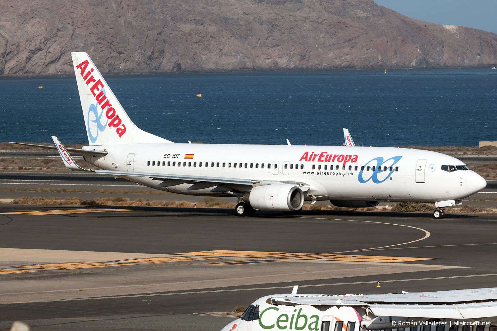 EC-IDT (30281) 2002 Boeing 737-86Q WL