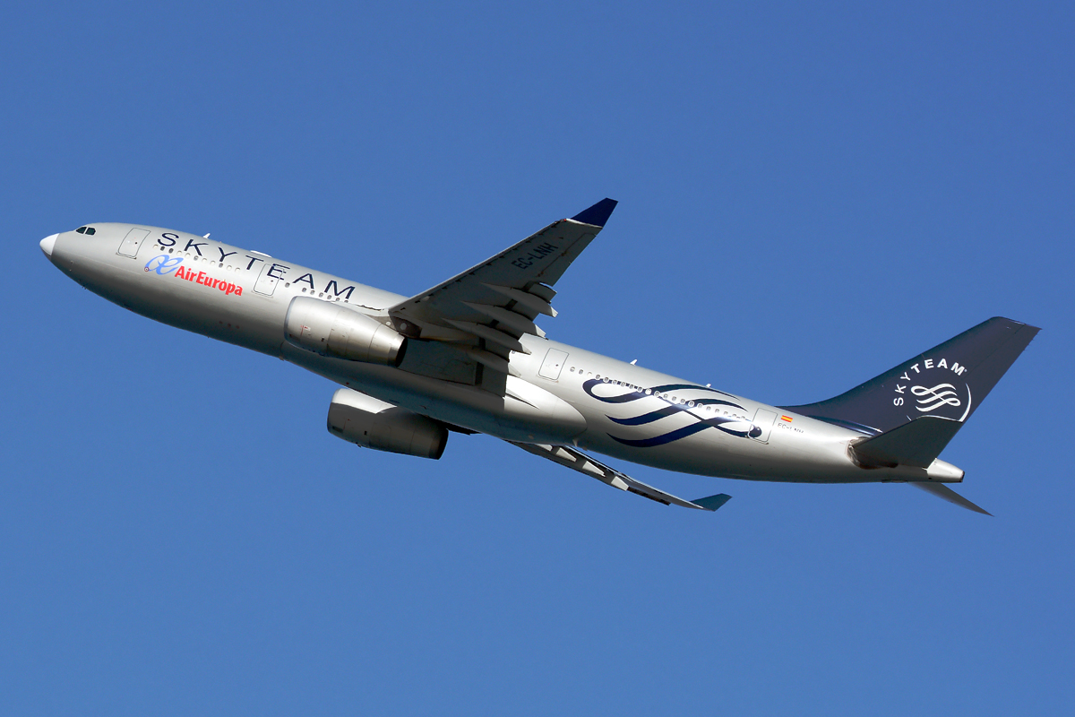 EC-LNH · Airbus A330-243 · (LPA / GCLP)