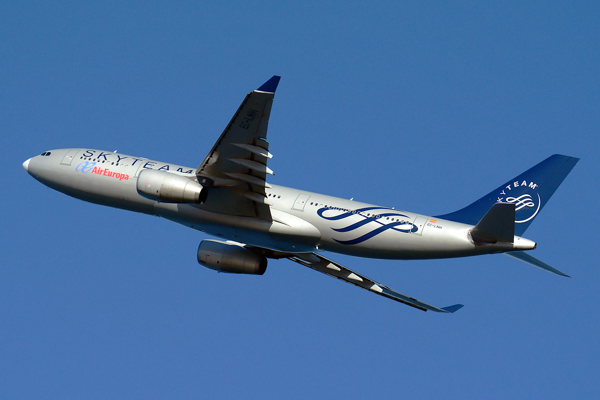 EC-LNH (551) 2003 Airbus A330-243