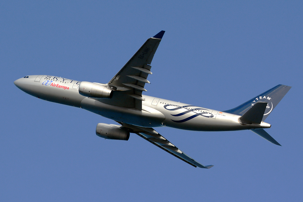 EC-LNH · Airbus A330-243 · (LPA / GCLP)