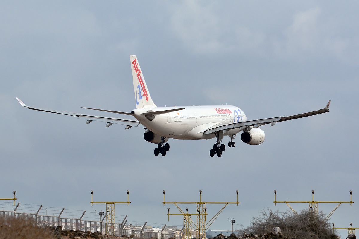 EC-LQO (cn 0505) Airbus A330-243