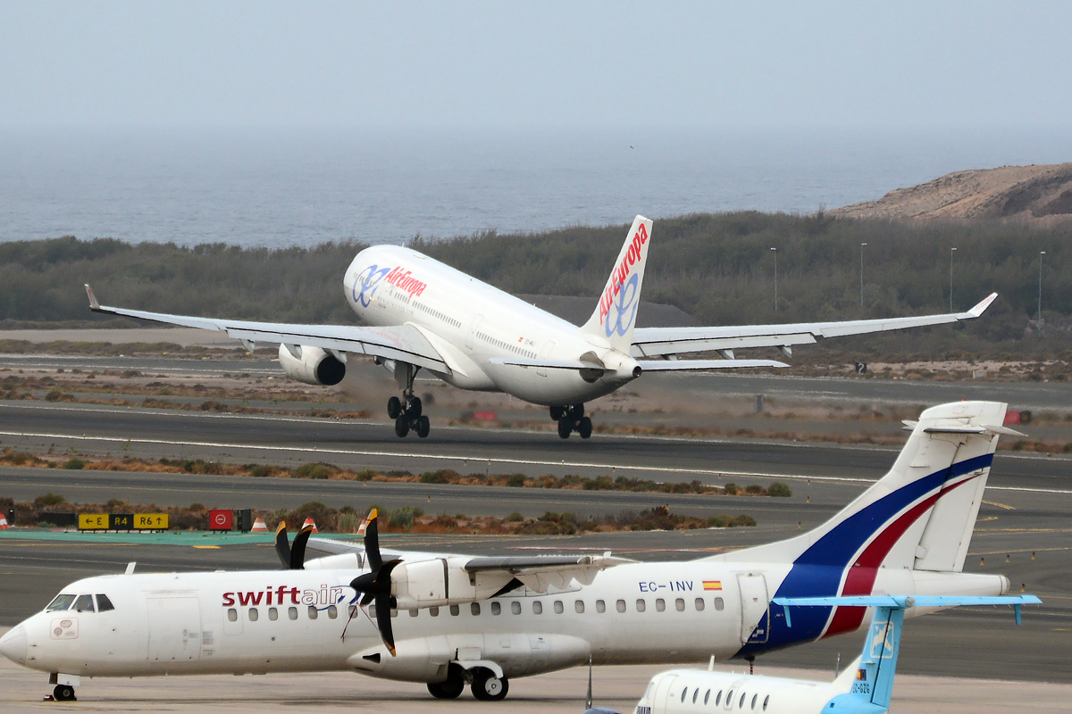 EC-LMN · Airbus A330-243 · (LPA / GCLP)