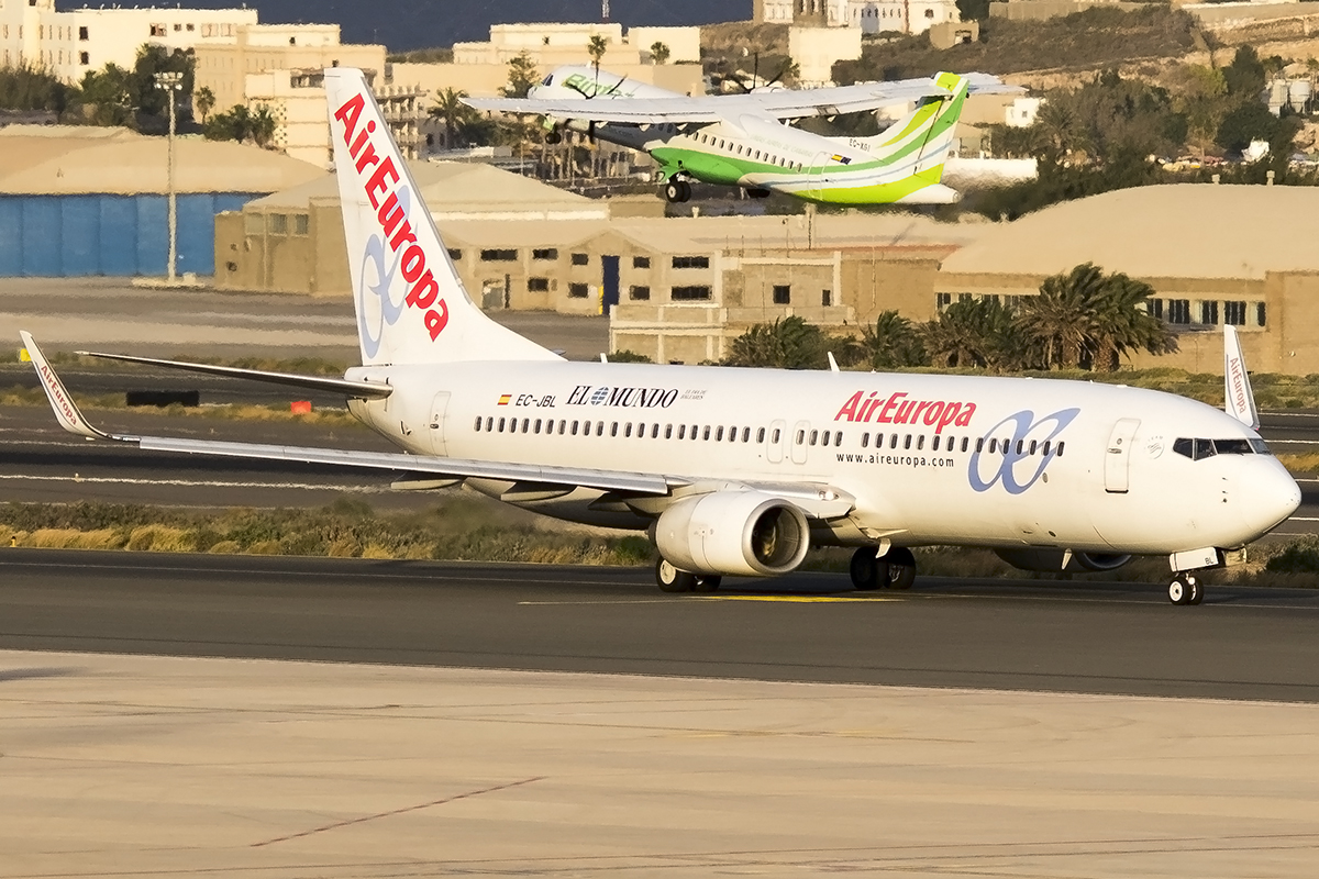 EC-JBL (33974) 2004 Boeing 737-85P(WL)