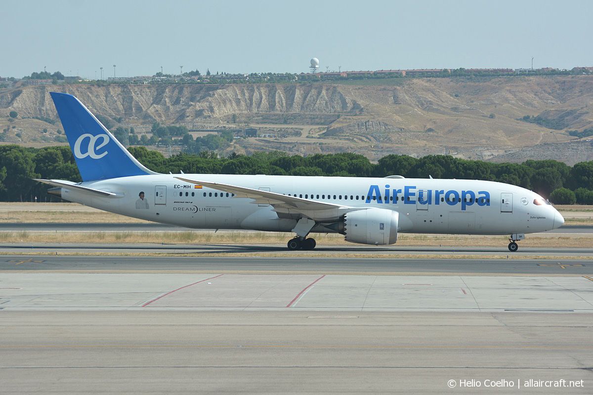 EC-MIH · Boeing 787-8 Dreamliner · (MAD / LEMD)