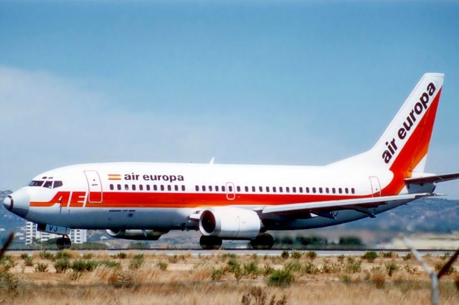 EC-FVJ (24256) 1988 Boeing 737-3Y0
