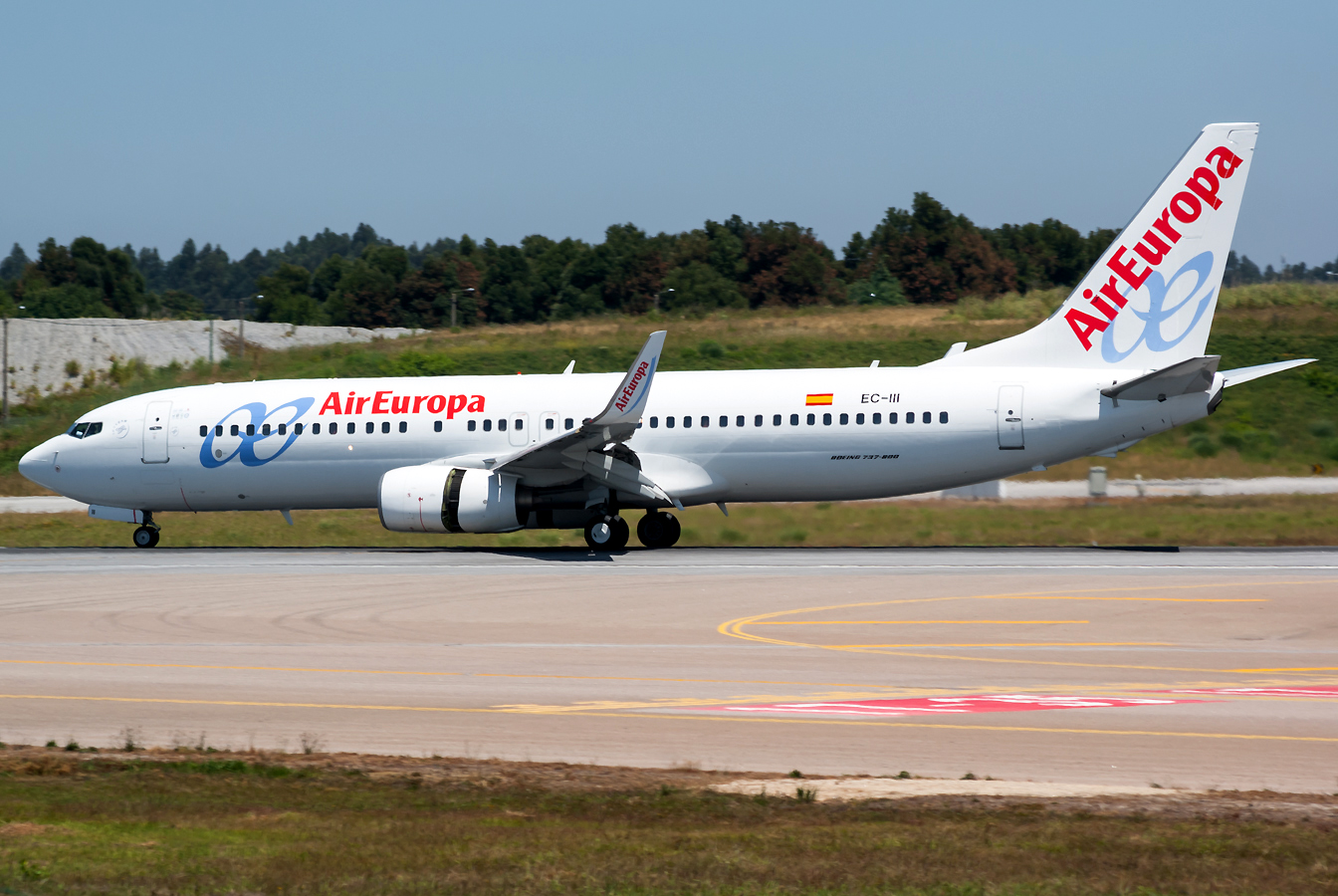 EC-III · Boeing 737-86Q(WL) · (OPO / LPPR)