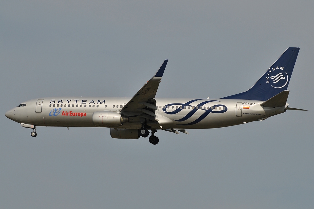 EC-JHK (33975) 2005 Boeing 737-85P(WL)