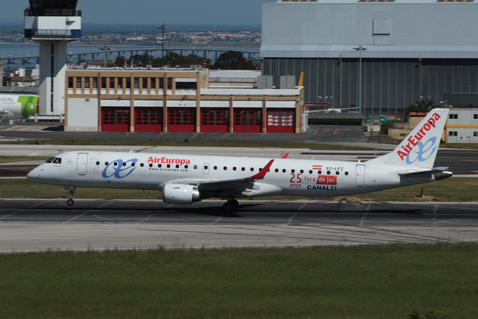 EC-LFZ (cn 19000357) Embraer 190-200LR