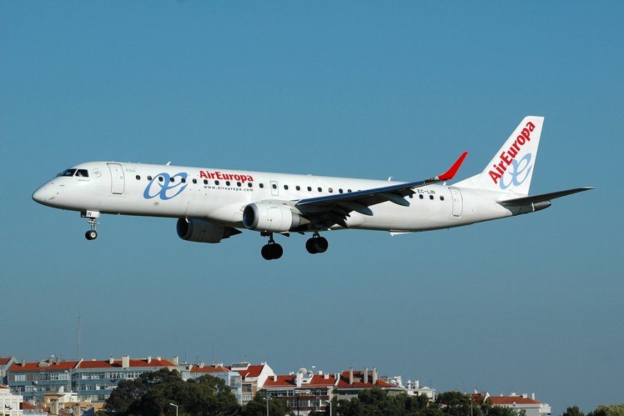 EC-LIN · Embraer 190-200LR · (LIS / LPPT)
