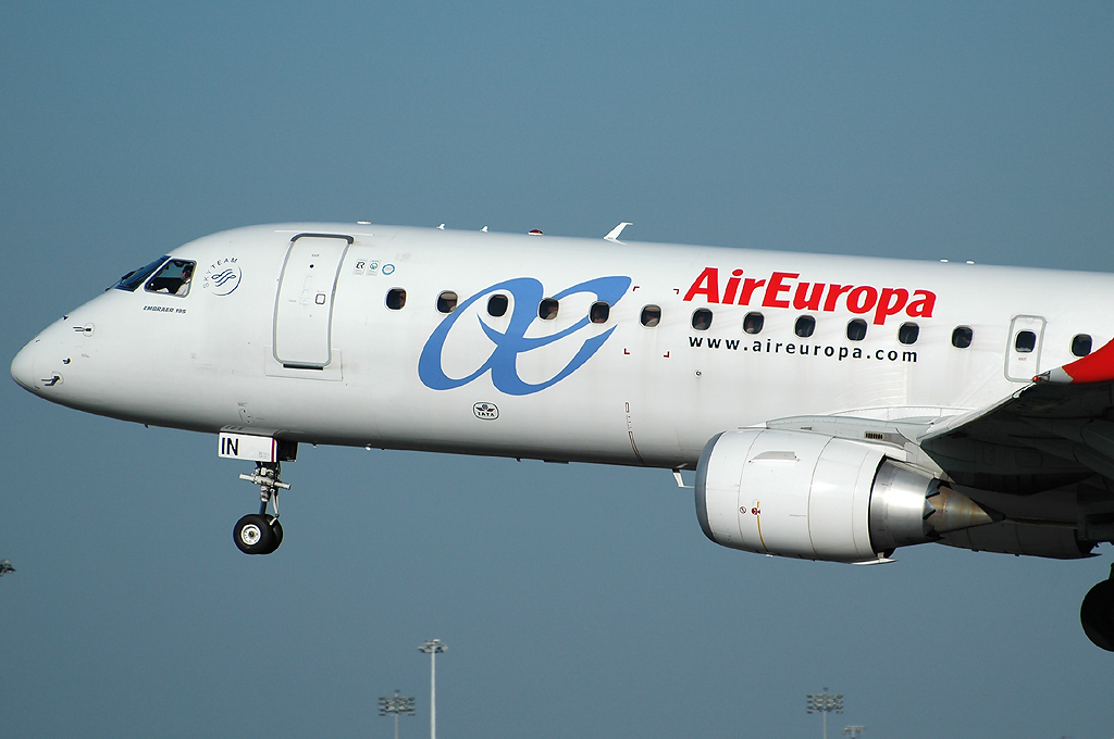 EC-LIN · Embraer 190-200LR · (LIS / LPPT)