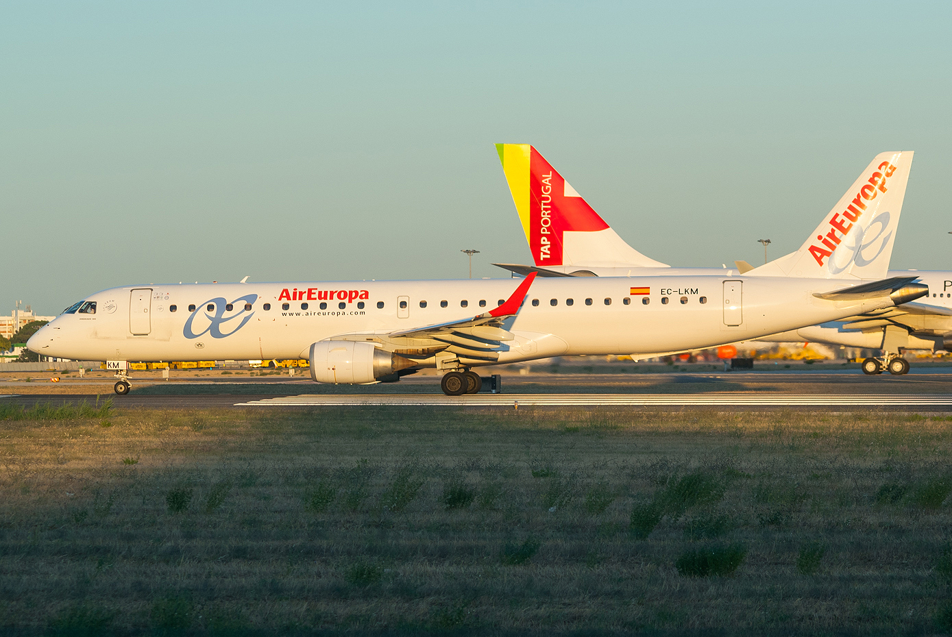 EC-LKM (cn 19000425) Embraer 190-200LR