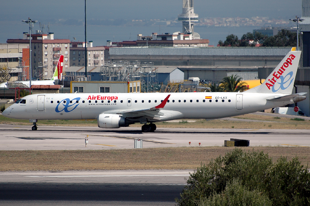 EC-LKX · Embraer 190-200LR · (LIS / LPPT)