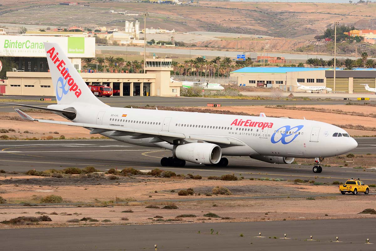 EC-LVL · Airbus A330-243 · (LPA / GCLP)