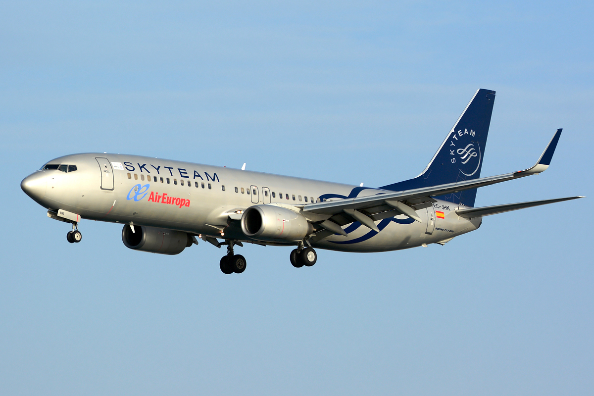 EC-JHK (33975) 2005 Boeing 737-85P(WL)