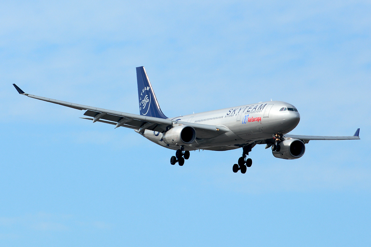 EC-LNH (551) 2003 Airbus A330-243